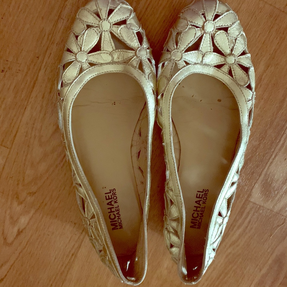 Michael Kors adorable gold daisy cutout flats
